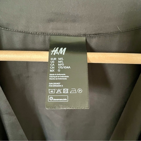 H&M Black Satin Tie Waist Kimono Robe Lace Trim Size M/L - Picture 4 of 5